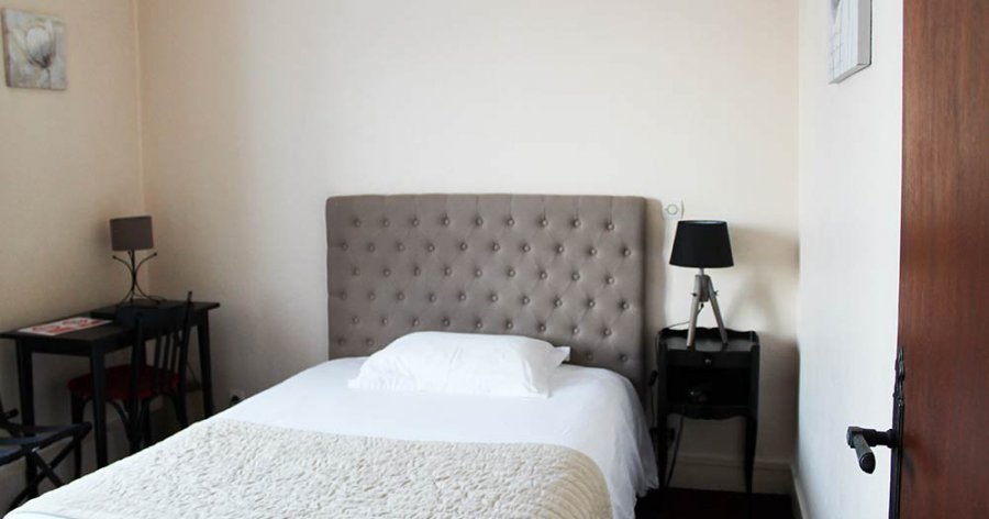 Chambre-simple-hotel-moderne